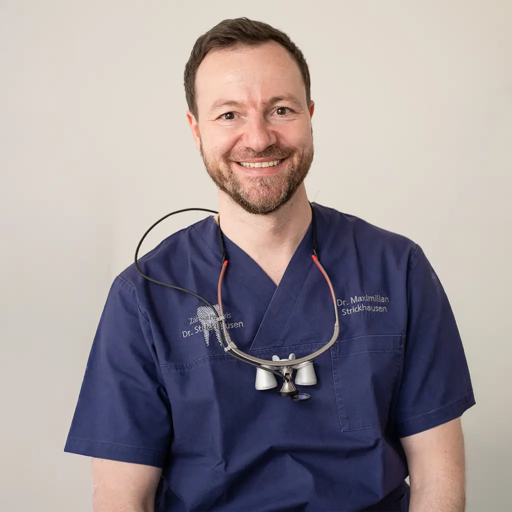 Dr. Maximilian Strickhausen - Implantologie in Mülheim an der Ruhr